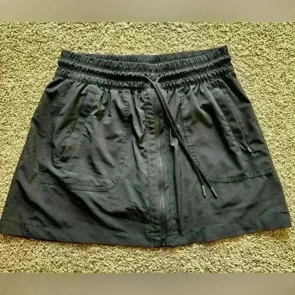 Athleta Zip-Front Expedition Cargo Skort Black Size‎ 10
